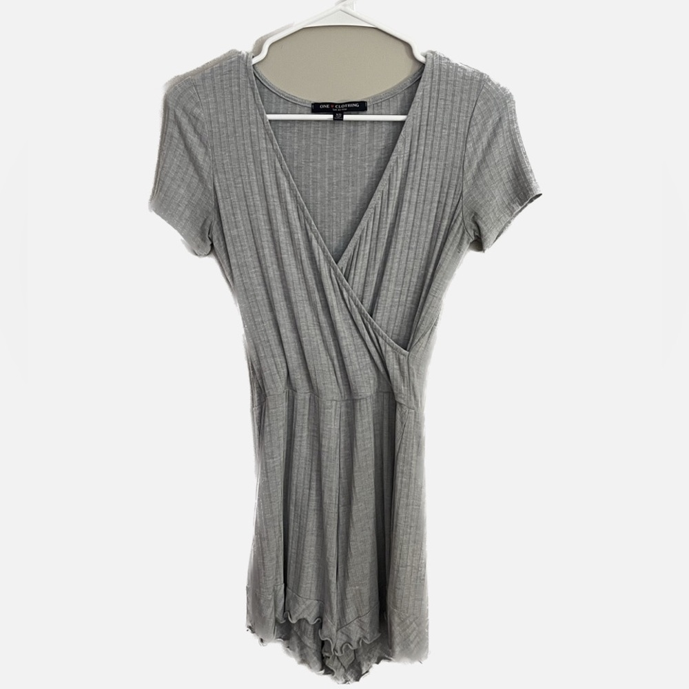 ONE ❤️ CLOTHING Los Angeles Gray Romper
